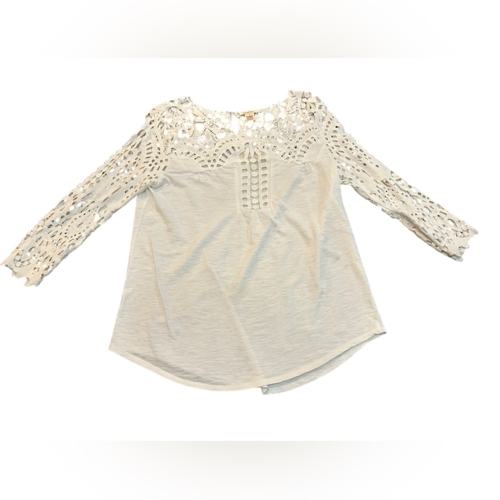 Sundance White Lace 3/4 Length Sleeve Tee 💕